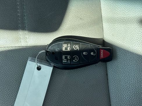 Used 2008 Chrysler Town & Country Touring FWD image 25