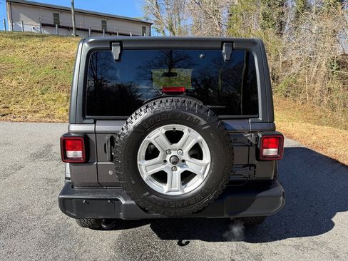 Used 2020 Jeep Wrangler Sport image 7