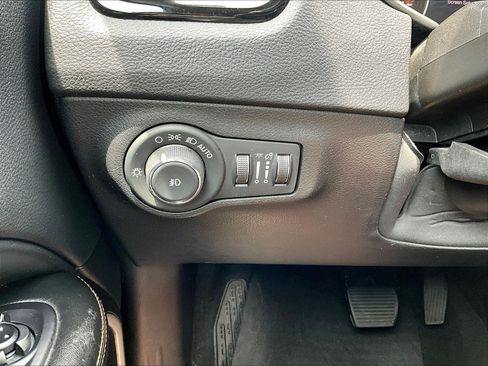 Used 2019 Jeep Compass Limited AWD/4WD image 38