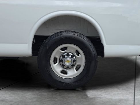 Used 2025 Chevrolet Express 3500 LT w/ LT Preferred Equipment Group RWD image 29