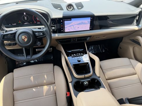 Certified 2024 Porsche Cayenne S AWD/4WD image 17