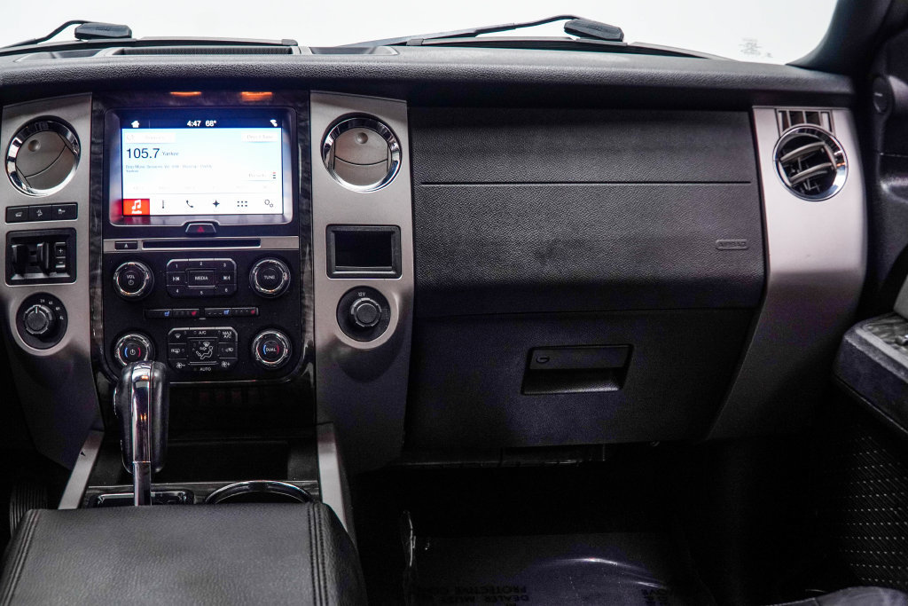 Used 2017 Ford Expedition Limited w/ Equipment Group 301A AWD/4WD image 21