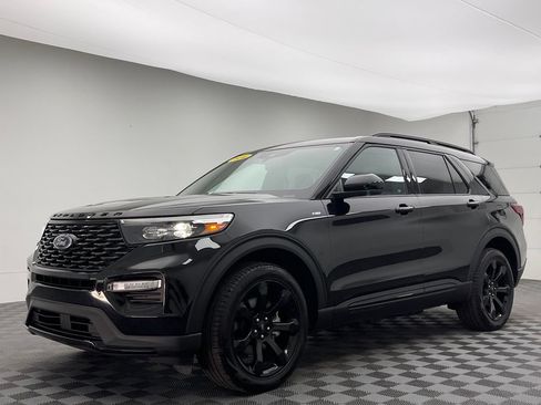Used 2024 Ford Explorer ST-Line w/ Class IV Trailer Tow Package AWD/4WD image 2