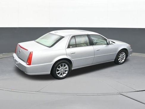 Used 2010 Cadillac DTS Luxury image 57