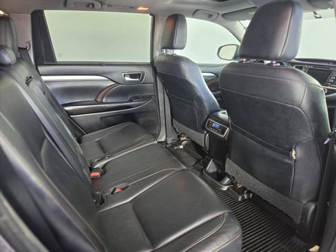 Used 2016 Toyota Highlander XLE AWD/4WD image 32
