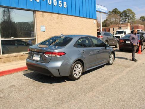 Used 2022 Toyota Corolla LE image 3