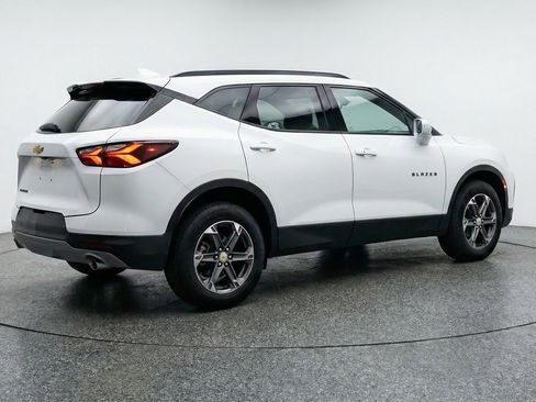 Used 2025 Chevrolet Blazer LT FWD image 9