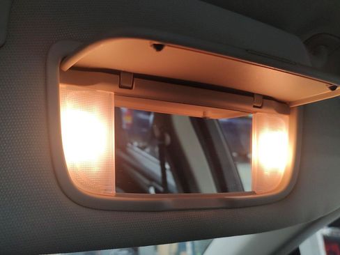 Used 2020 Ford Fusion SE FWD image 7