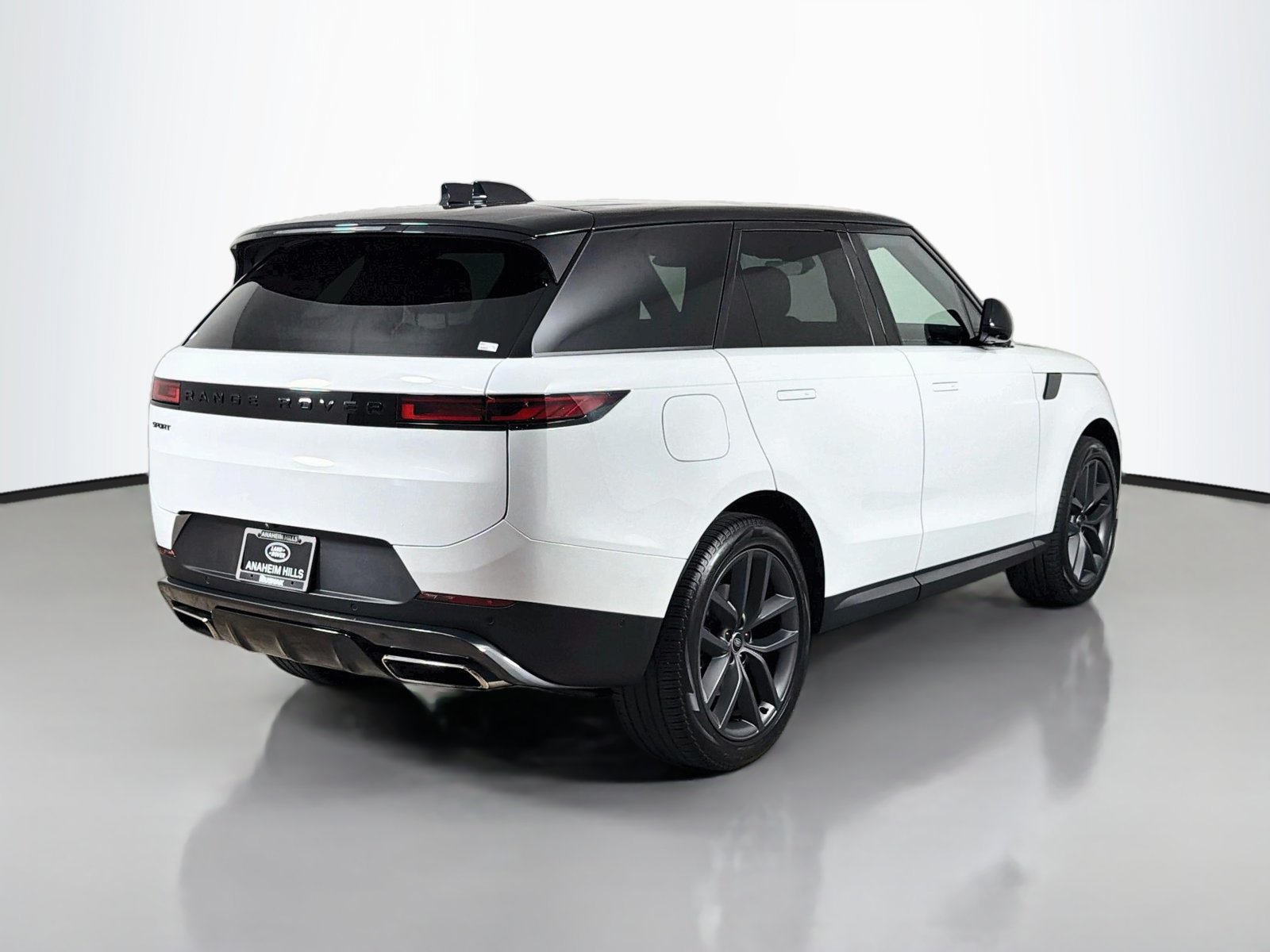 Used 2024 Land Rover Range Rover Sport SE AWD/4WD image 5