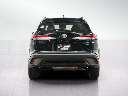Used 2025 Toyota Corolla Cross XLE AWD/4WD image 4