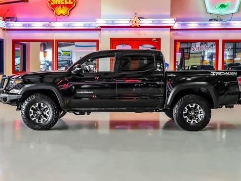Used 2022 Toyota Tacoma TRD Off-Road image 12