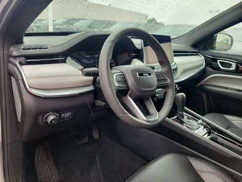 Used 2024 Jeep Compass Limited AWD/4WD image 15