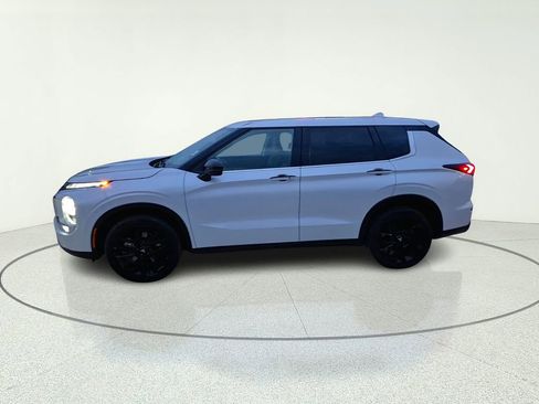 Used 2022 Mitsubishi Outlander SE FWD image 3