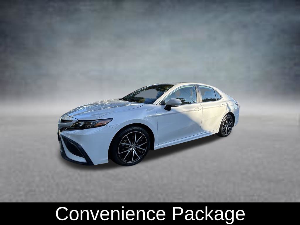 Used 2024 Toyota Camry SE w/ Cold Weather Package FWD image 3