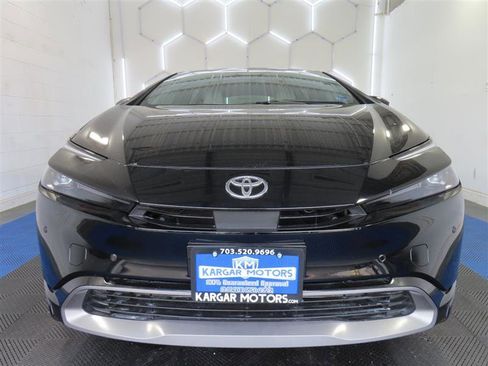 Used 2023 Toyota Prius XLE FWD image 3