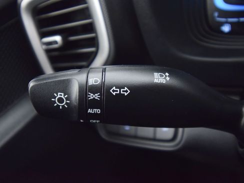 Used 2025 Hyundai Venue SEL image 39