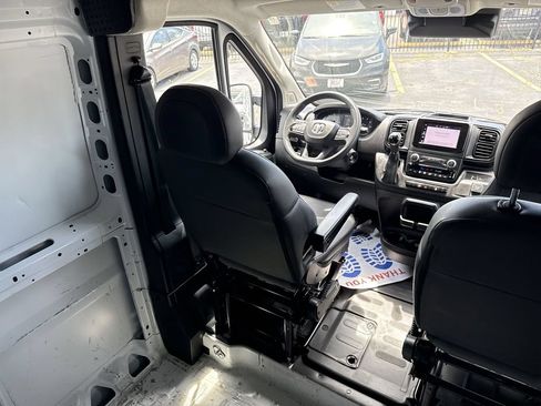 Used 2024 RAM ProMaster 2500 w/ Convenience Group FWD image 17