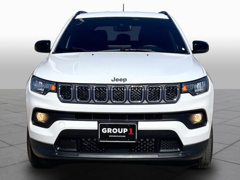Used 2023 Jeep Compass Latitude AWD/4WD image 4