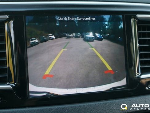 Used 2018 Chrysler Pacifica Touring Plus FWD image 18
