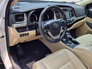 Used 2019 Toyota Highlander XLE AWD/4WD video 3