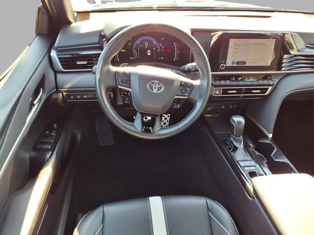 Used 2025 Toyota Camry SE FWD image 6