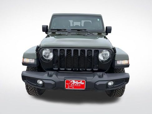 Used 2022 Jeep Gladiator Overland AWD/4WD image 2