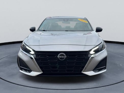 Used 2024 Nissan Altima 2.5 SV image 3