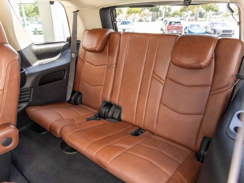 Used 2019 Cadillac Escalade Luxury AWD/4WD image 34