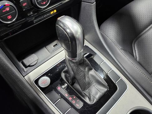 Used 2021 Volkswagen Passat 2.0T SE image 33