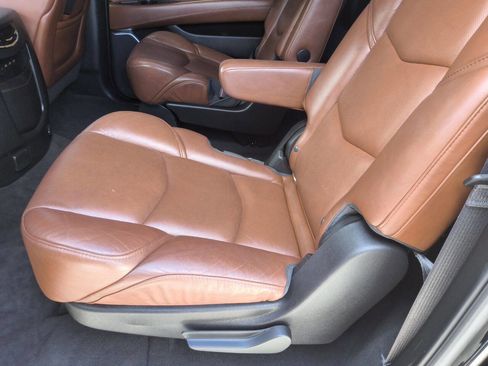 Used 2017 Cadillac Escalade ESV Premium Luxury RWD image 23