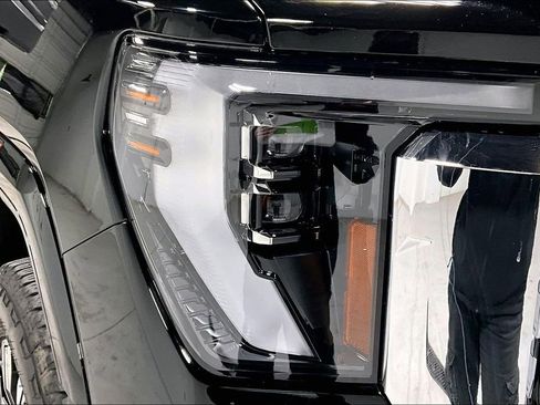 Used 2025 GMC Sierra 3500 Denali w/ Denali Reserve Package image 39