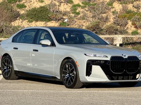 New 2026 BMW 750e xDrive w/ Executive Package image 9
