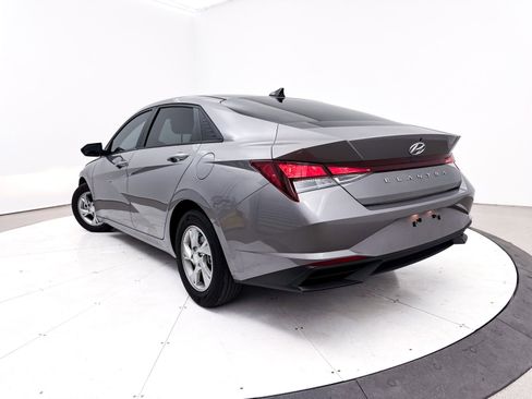 Used 2023 Hyundai Elantra SE image 2