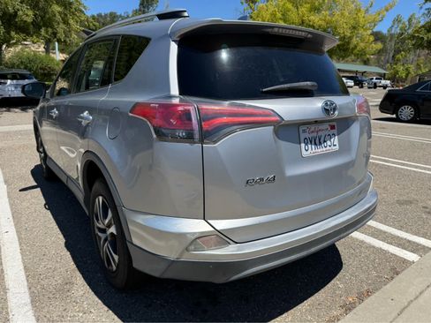 Used 2016 Toyota RAV4 LE FWD image 5