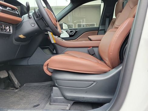 New 2026 Lincoln Aviator Reserve AWD/4WD image 19