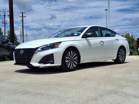 Used 2025 Nissan Altima 2.5 SV FWD image 1