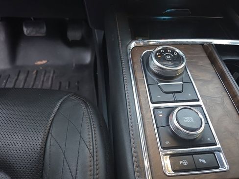 Used 2020 Ford Expedition Platinum image 23