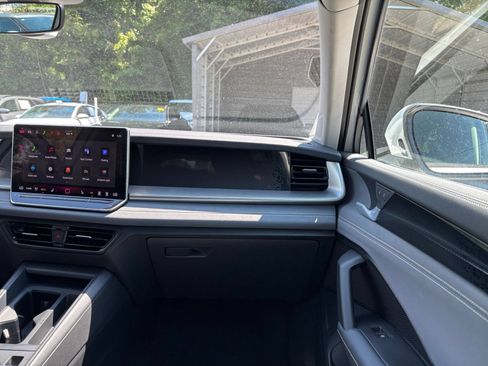 Used 2026 Volkswagen Tiguan SE AWD/4WD image 35