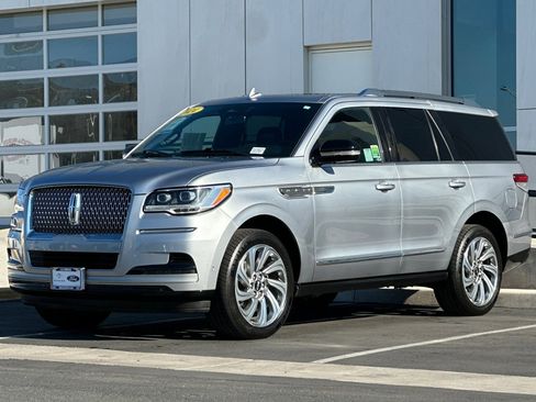 Used 2024 Lincoln Navigator Premiere AWD/4WD image 7