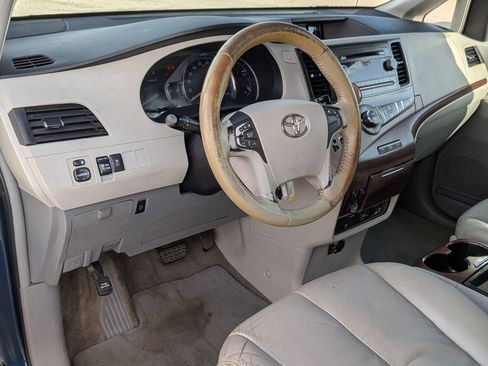 Used 2011 Toyota Sienna XLE w/ Entertainment Pkg FWD image 33