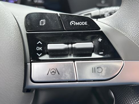 Used 2023 Hyundai Elantra SEL w/ Cargo Package image 31