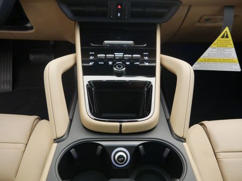 New 2026 Porsche Cayenne Coupe AWD/4WD image 40