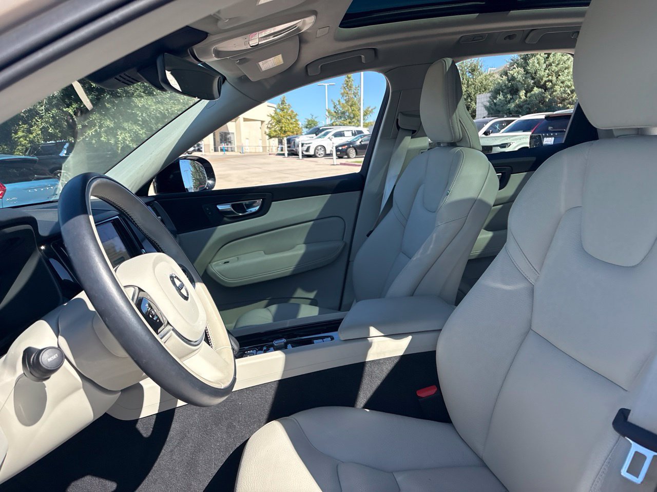 Used 2025 Volvo XC60 B5 Core w/ Protection Package Premier AWD/4WD image 17