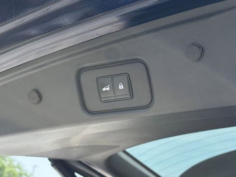 Used 2025 Nissan Pathfinder SV FWD image 23