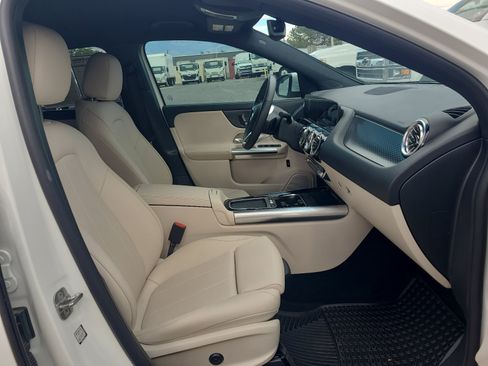 Used 2025 Mercedes-Benz GLA 250 4MATIC image 29
