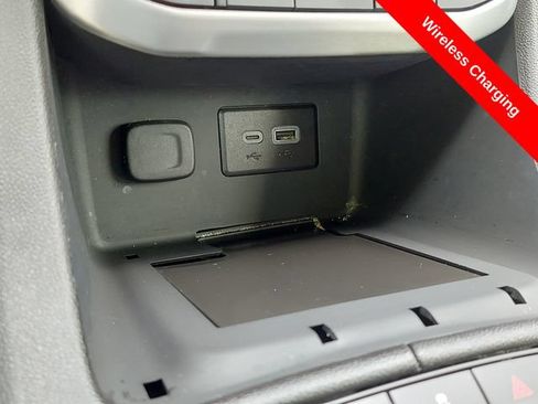 Used 2023 GMC Acadia SLE w/ Driver Convenience Package FWD image 16