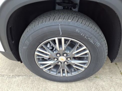 New 2026 Chevrolet Traverse LT w/ Driver Confidence Package FWD image 28