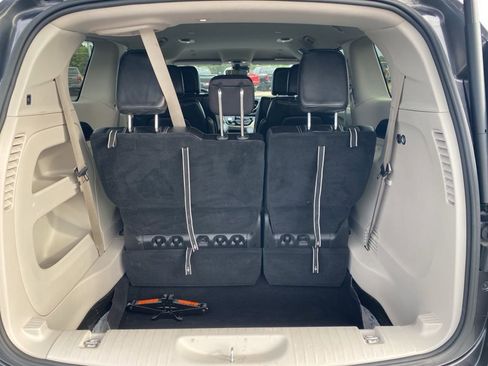 Used 2023 Chrysler Pacifica Touring-L image 37