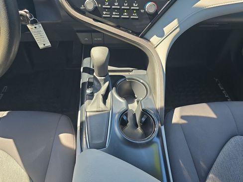 Used 2020 Toyota Camry LE FWD image 18