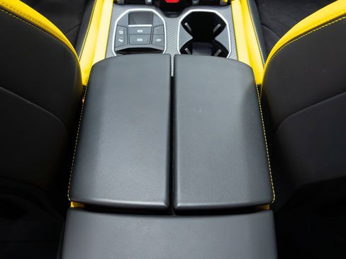 Used 2022 Lamborghini Urus image 36